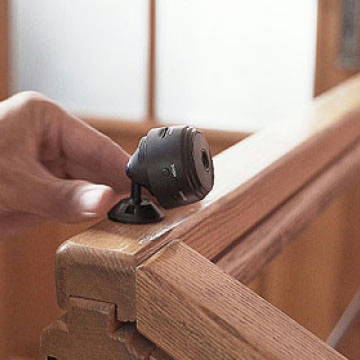Camrix Pro, pastatyta ant magnetinio laikiklio